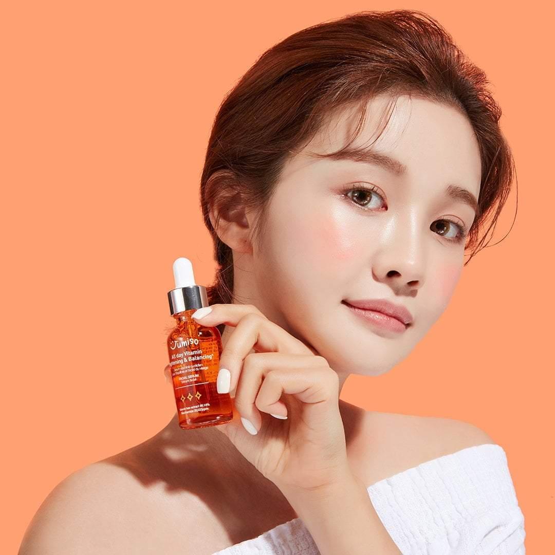 JUMISO.   All Day Vitamin Brightening & Balancing Facial Serum.