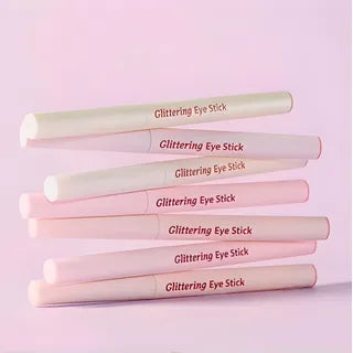CLIO.  Twinkle Pop Glittering Eye Stick.  |  #06 Fig Me| Sombra en Stick con Glitter para un Look Deslumbrante